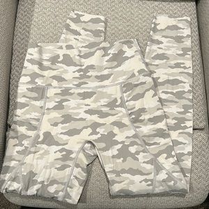 Aerie Chill Play Move Legging White Camo